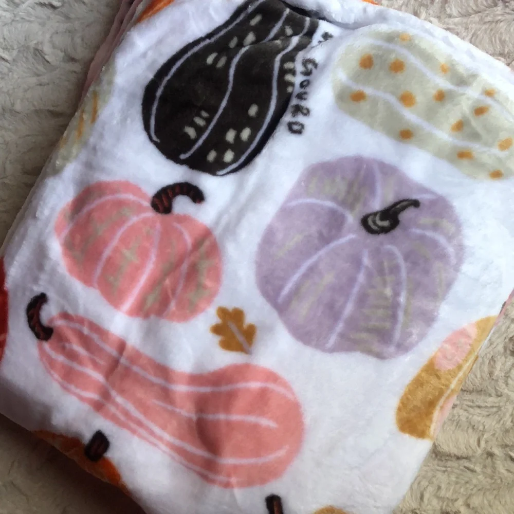 Envogue painted pumpkin gourd print throw blanket
